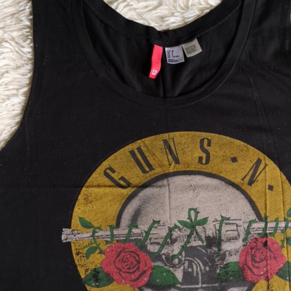 🏷️2/$20🏷️ H&M crop Guns N Roses tank w/ fringe - Picture 2 of 3